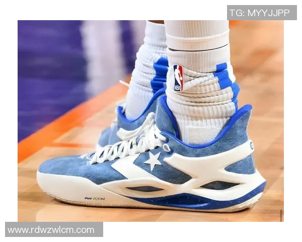 足球明星的脚长揭秘 不同球员脚长如何影响技术与表现